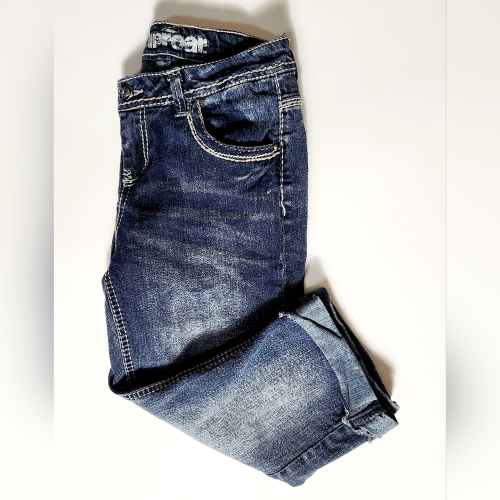 🩷Uproar Girls Distressed Capri Jean/ Denim Shorts Size: 16